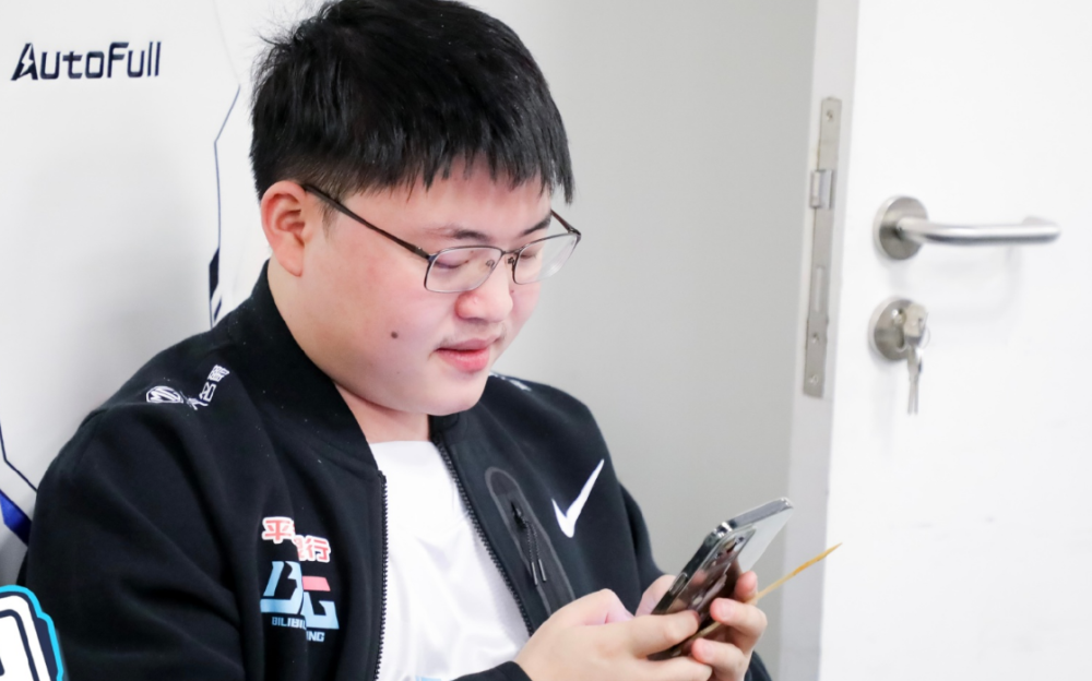 Uzi新星回归赛场表现惊艳，G2未来可期！的简单介绍