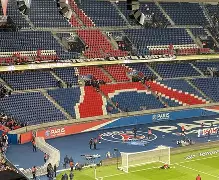 姆巴佩传射梅西吃饼,大巴黎主场21领跑法甲