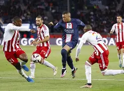 姆巴佩传射梅西吃饼,大巴黎主场21领跑法甲